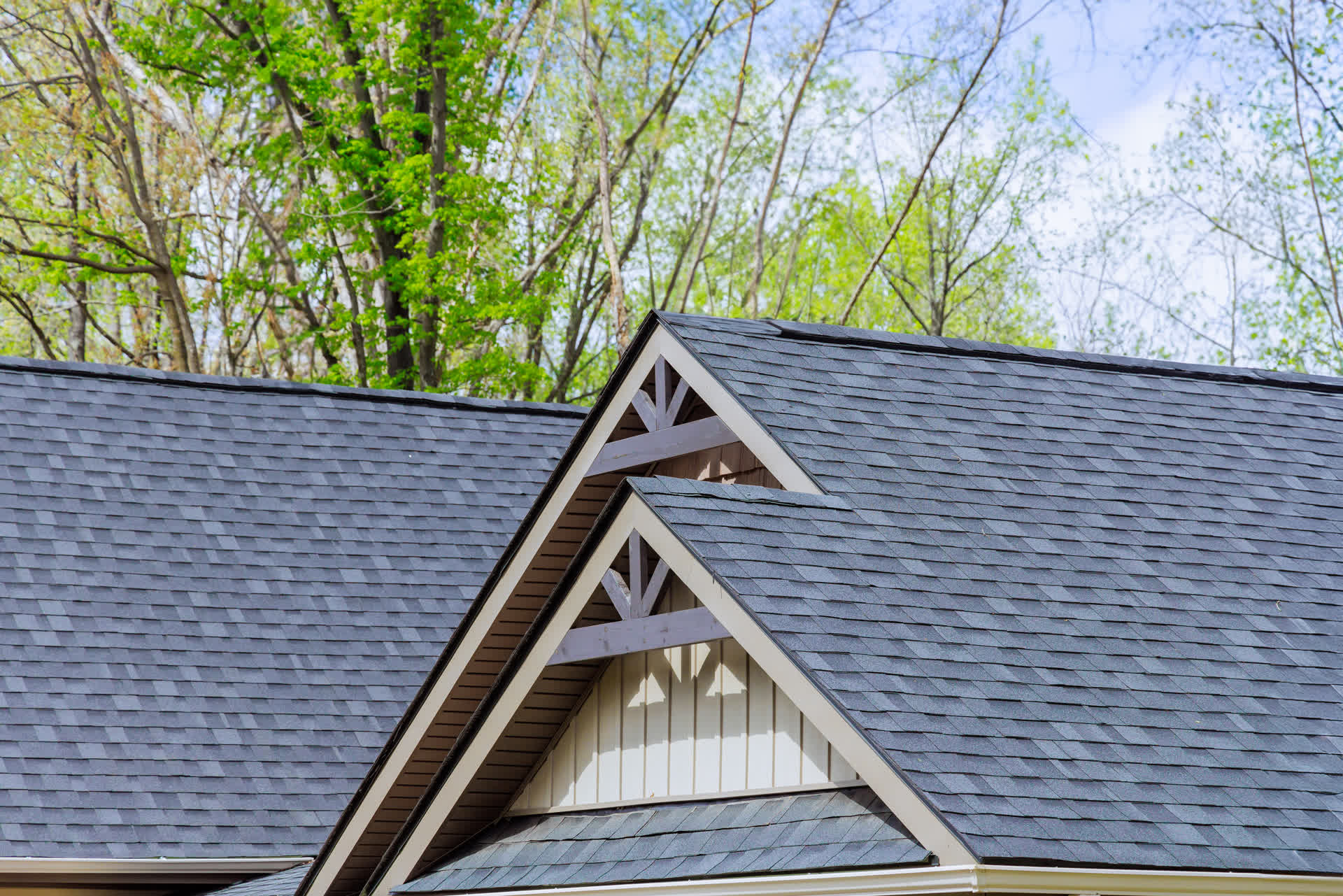 Residential roof installation in Roanoke neighborhood